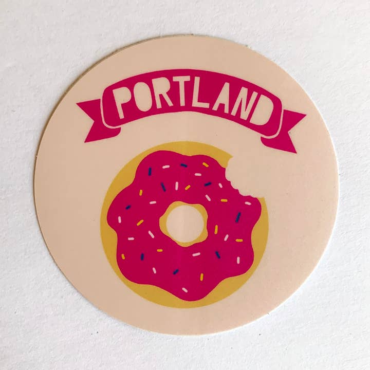 Portland Donut rosa vinyl klistermärke Oregon Souvenir för wholesale av Made by Nilina