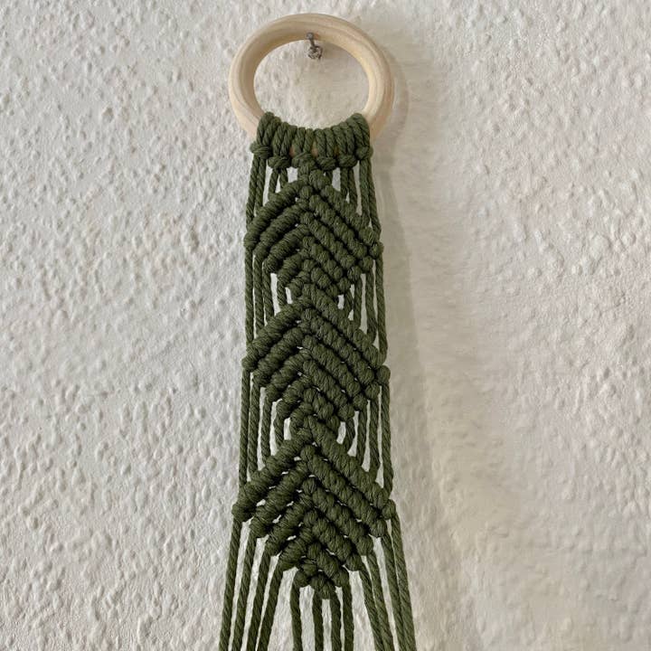 Luna Crafts – Engroshandel Hængende plantekasse – Macrame plante væg bøjle - muslingeskal grøn4