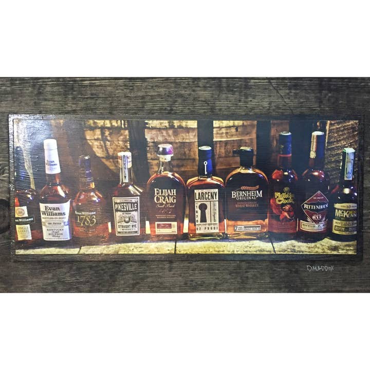 Botellas de bourbon en Heaven Hill Rick House Arte de madera para venta al por mayor de Layne Wilson