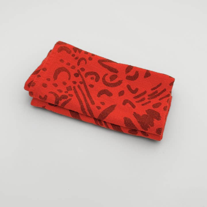 Serviettes Texturées - Tirets & Lune - Gris Chaleureux - Tomate pour la vente par Jenny Pennywood