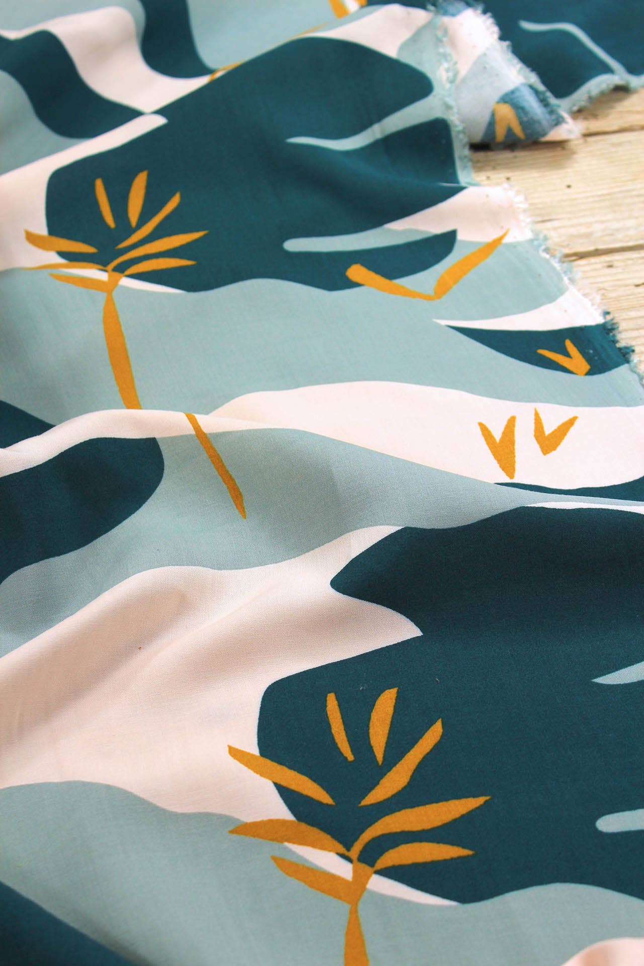 Eglantine et Zoé - Wholesale Fabric - Solis Green Viscose Poplin Fabric7