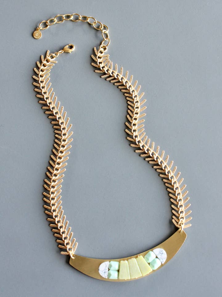 MLN316 Geometrische bib Artdeco ketting met visgraatketting voor wholesale door David Aubrey Jewelry