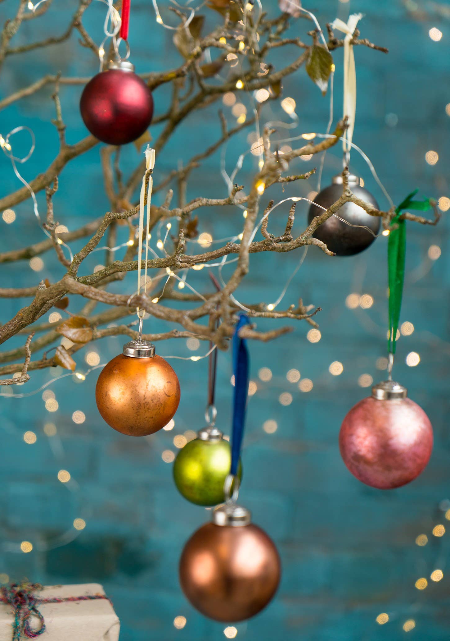 Namaste – wholesale Christmas decoration – Aria Antiqued Recycled Glass Bauble3