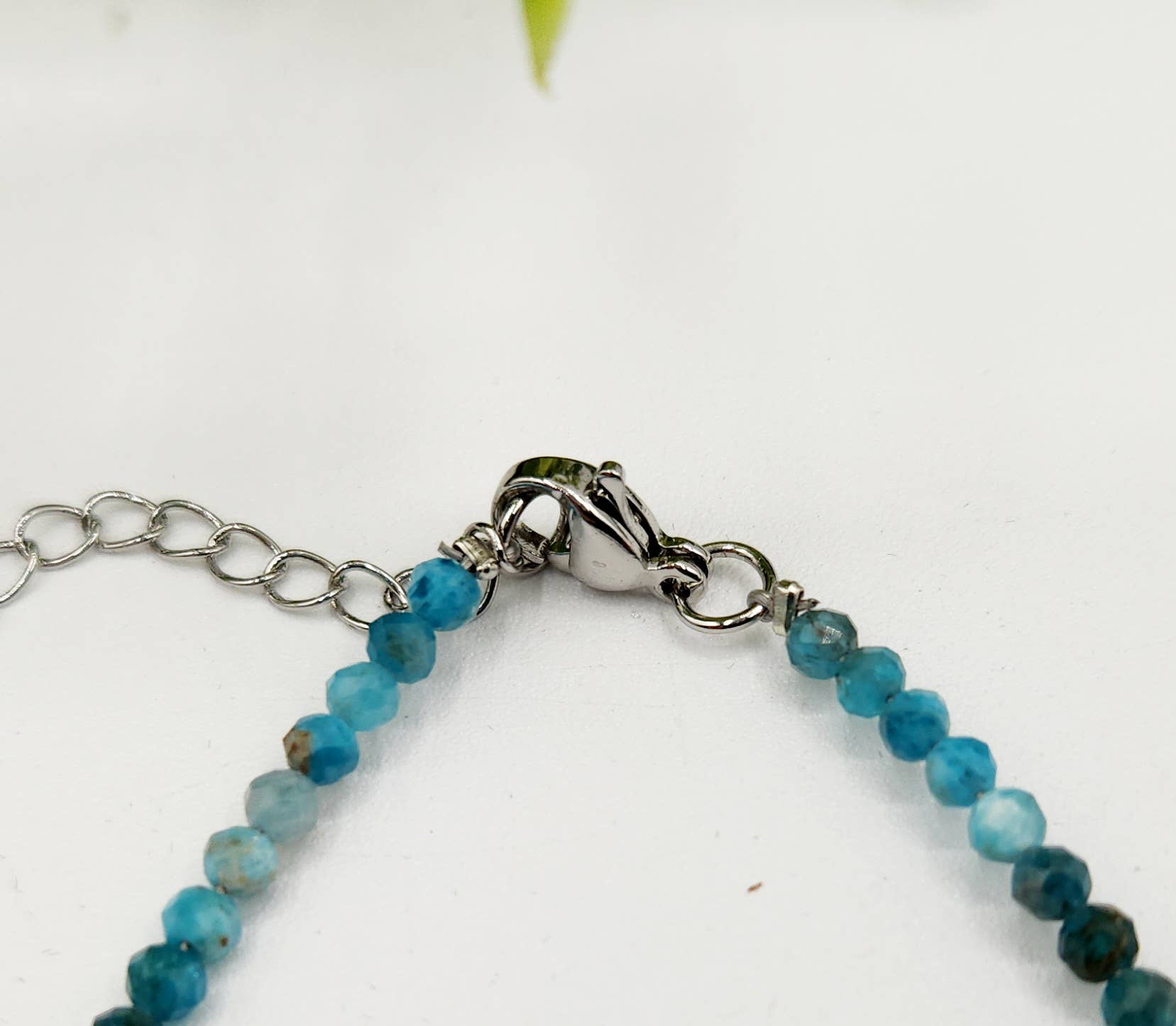 Meraki Gemstones – wholesale Pärlarmband – Blå Apatitarmband Fasetterad 3MM med Silverfärgad Spänne3