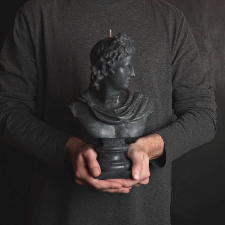 Agora Home DECO - Venta al por mayor Velas de diseño llamativo - Vela negra con forma de cabeza de dios griego Apollo Xl, figura de busto romano1