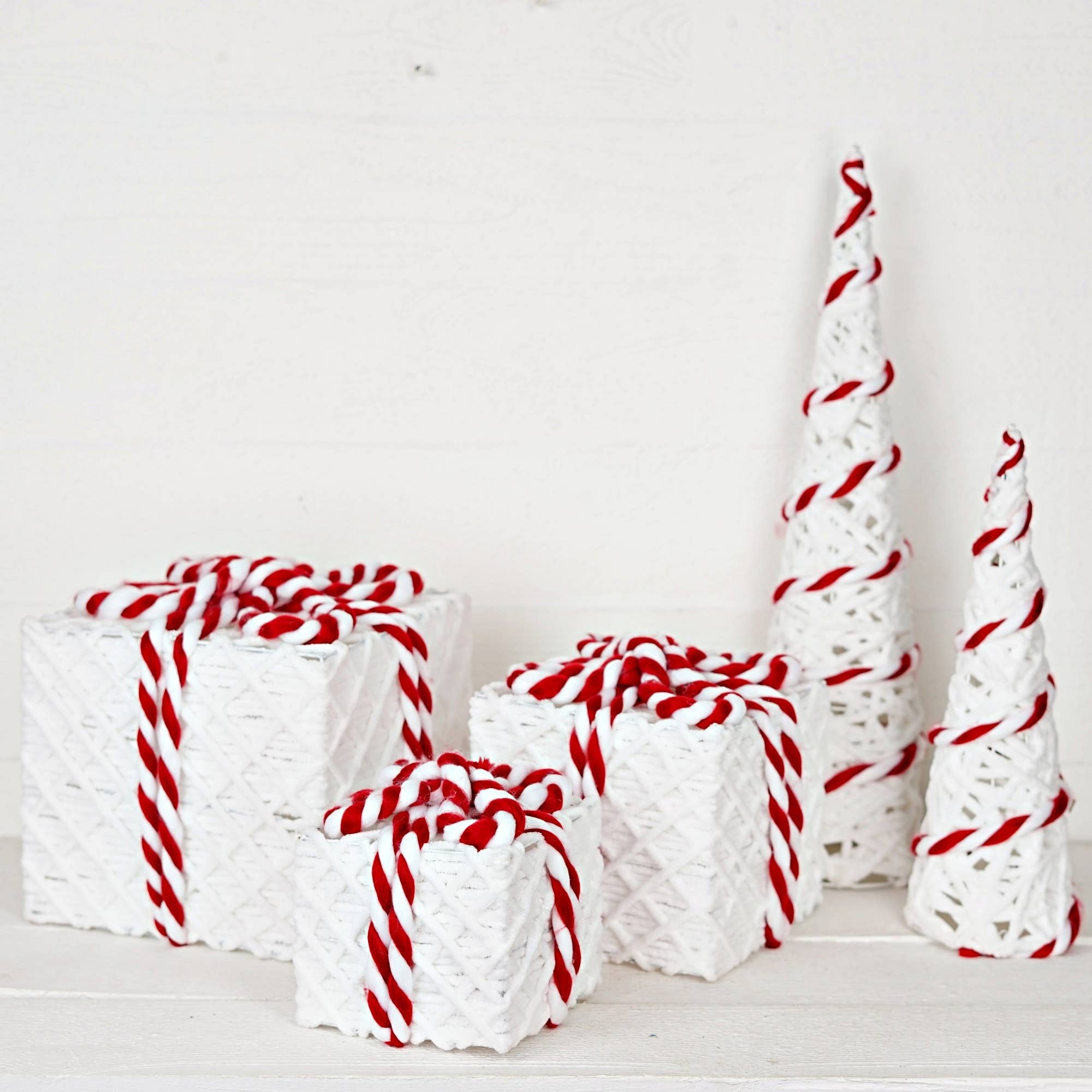 Holiday Depot Inc. - Wholesale Christmas Decoration - 570252- RED WHITE WOVEN YARN CONE TREE-23.5inH x 6inB3