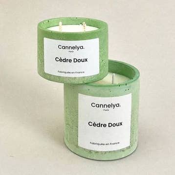 Sweet cedar scented candle for wholesale by Cannelya Paris