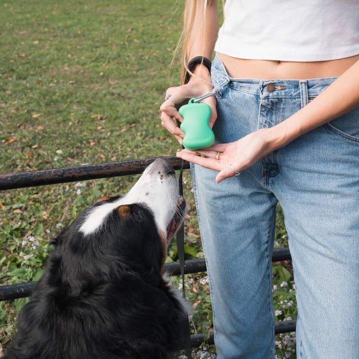 Springer Pets – wholesale Pet treat bag – Dog – Squeeze Silicone Dog Treat Pouch Dispenser (12 Pack)