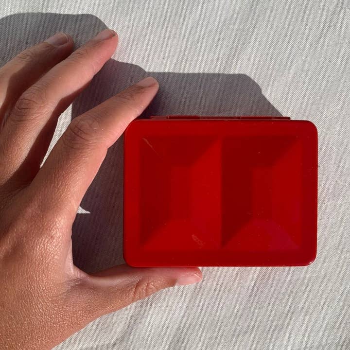 LA NOUVELLE VAGUE COULEURS - Wholesale Palette/Mixing Tray - Small empty lacquered metal watercolor palette - 3 colors available1