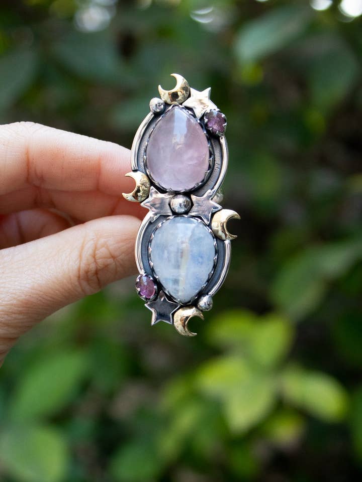 Mondschein-Duo — Rosenquarz & Mondstein Ring, AR-7734 für den Großhandel von Ambra Jewels
