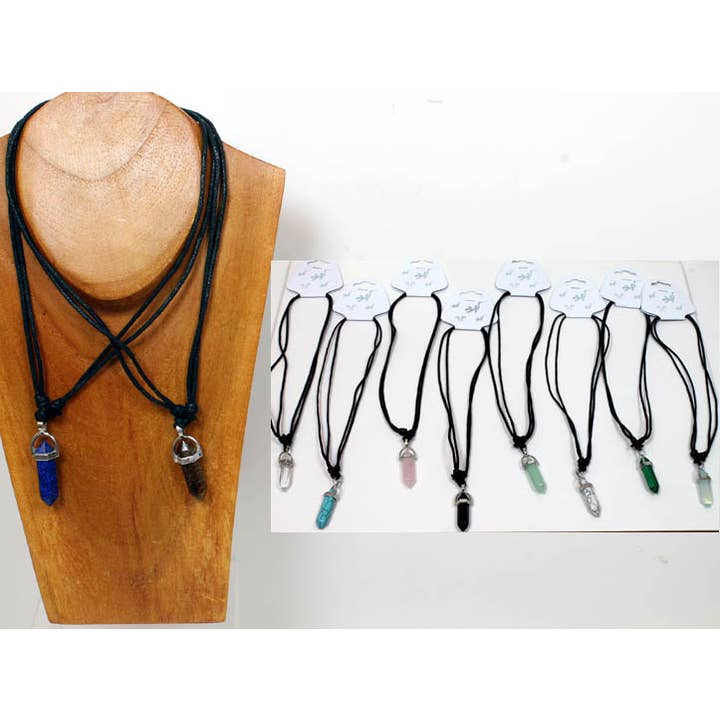 Halskette mit gefasstem farbigem Edelstein und schwarzer Kordel für den Großhandel von Western Counties Wholesale