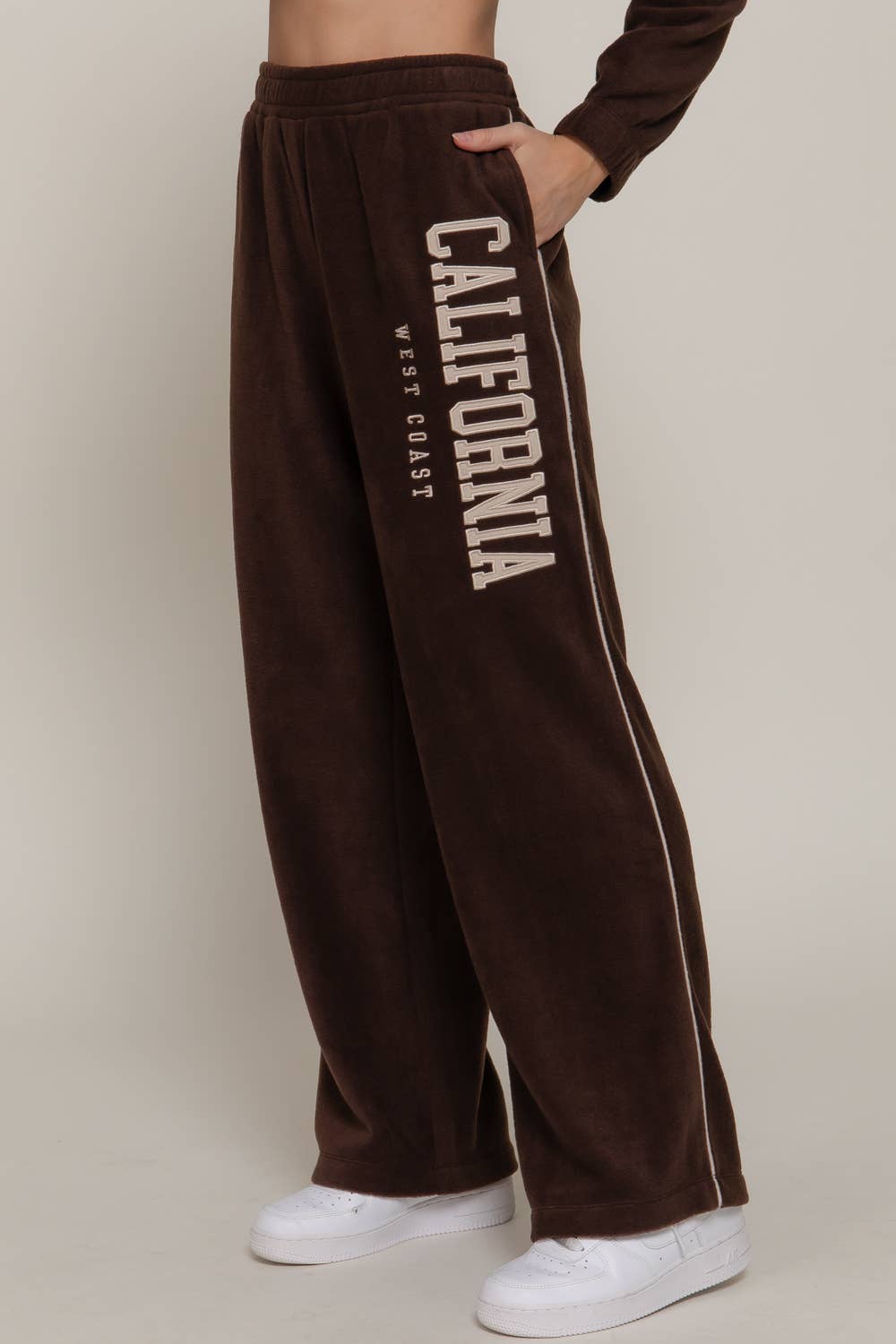 Active Basic | Active USA – calças de treino - Mulher por atacado – Calças de Fato de Treino com Detalhe de Vivo e Bordado de Perna Larga2