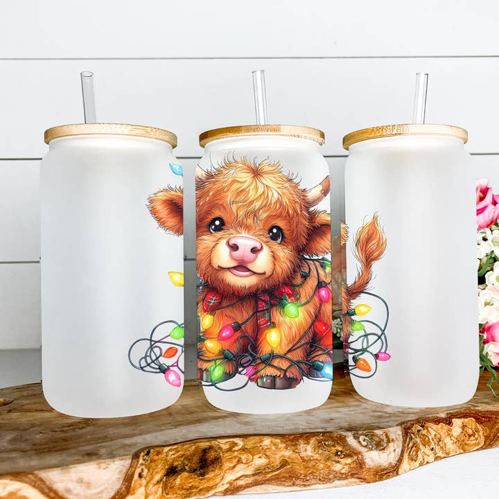 Highland Cow kerstbeker van matglas voor wholesale door Lily's Craftory