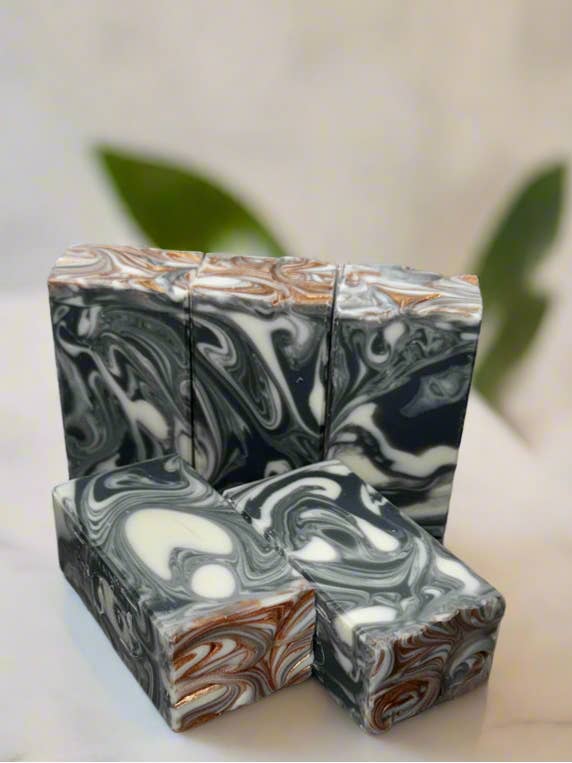 Schwarze Leinen + Amberseife für den Großhandel von Friz Drip Bath & Body