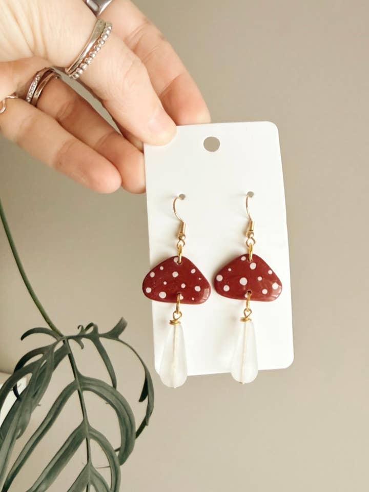 Shroomie Rouge pour la vente par The Butterfly Effect