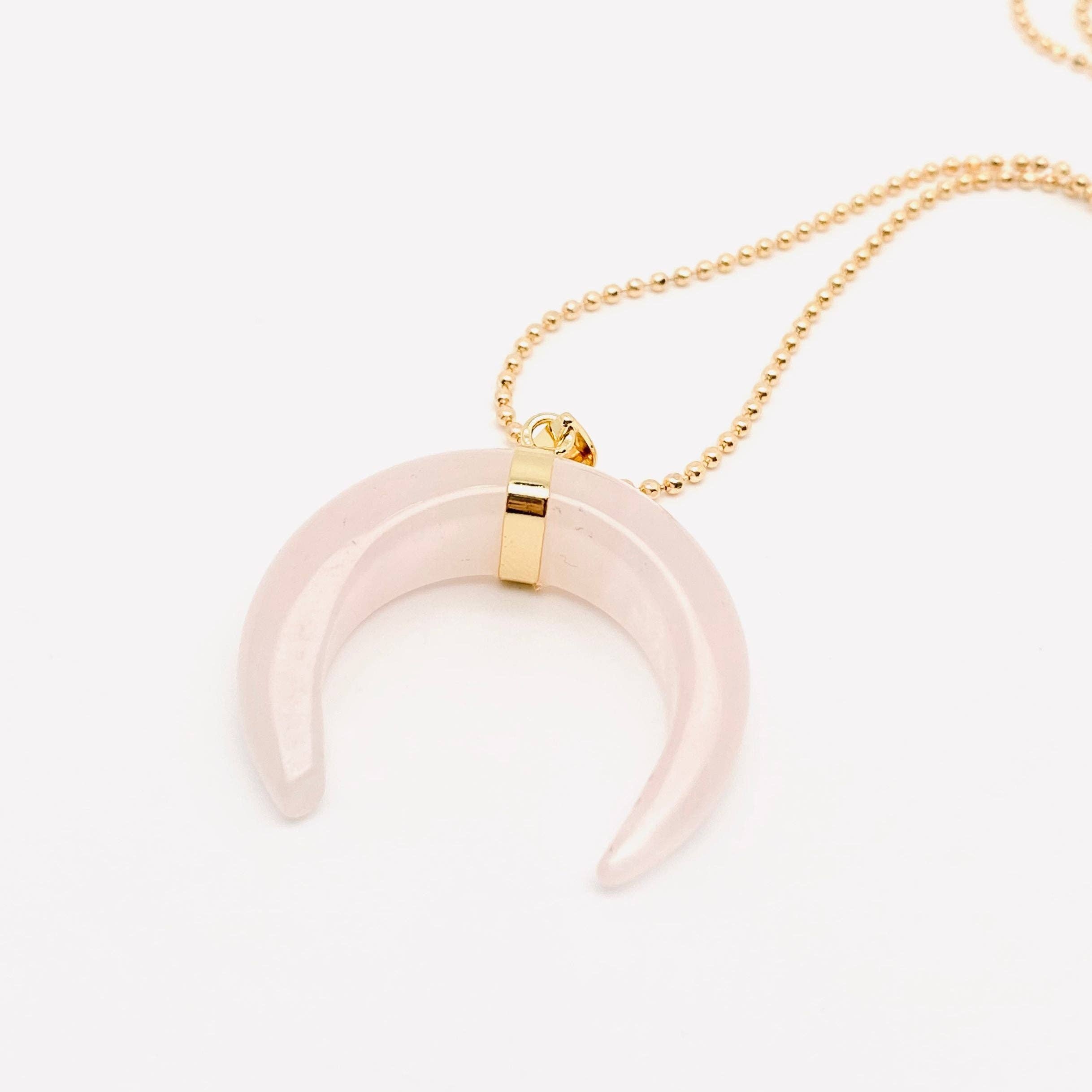 Mio Queena - Wholesale Spiritual Stone/Crystal - Natural Stone Crystal Moon Meniscus Pendant Necklace - CS/MS0