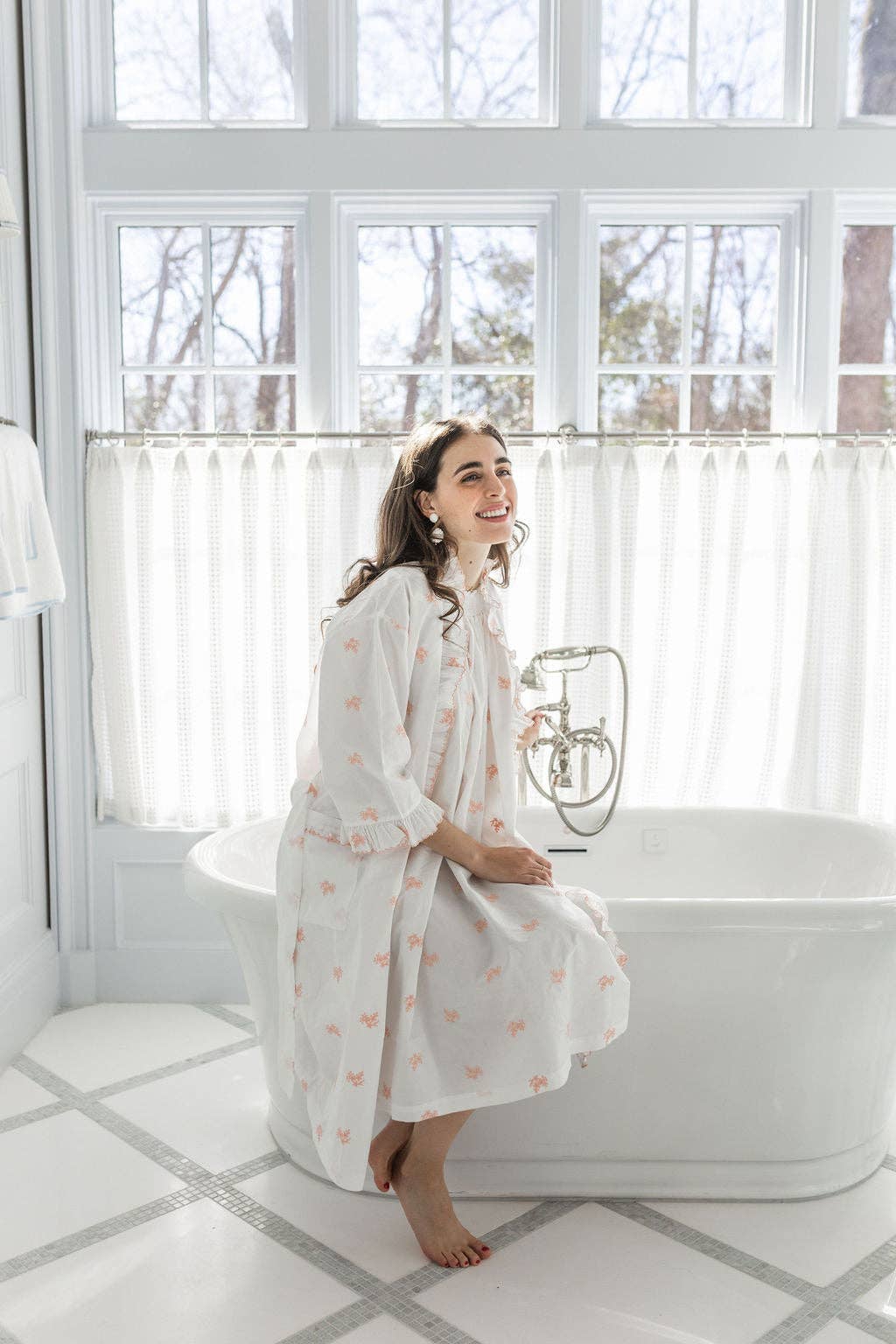 Lenora – Großhandel Bademantel – Damen – NANCY BAUMWOLL-RÜSCHEN-STICKEREI-MANTEL7