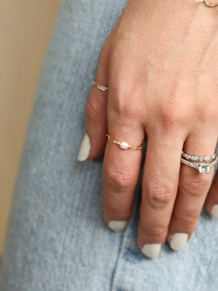 Anillo de Perlas Apenas Visible para venta al por mayor de The Raw Creative