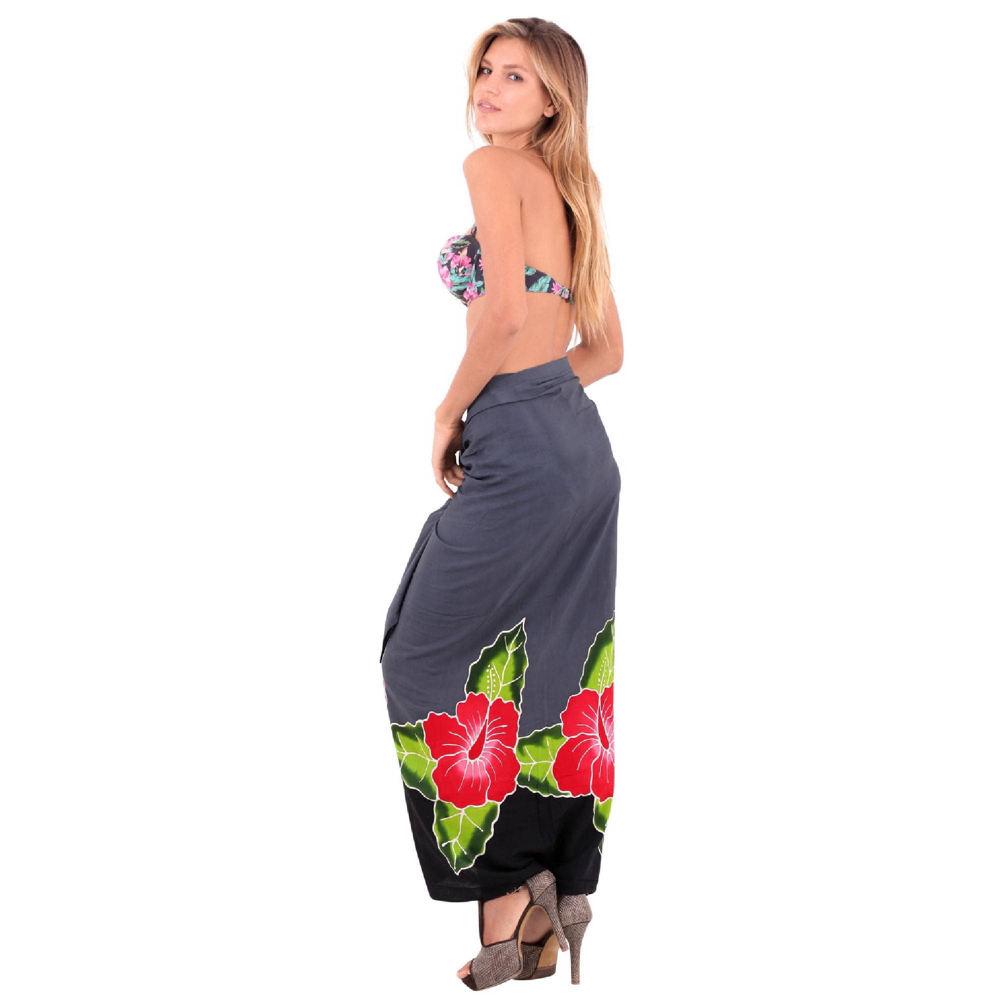 Noir, Hibiscus La Leela Écharpe de plage peinte à la main pour femme, motif floral gris en vente sur Faire1