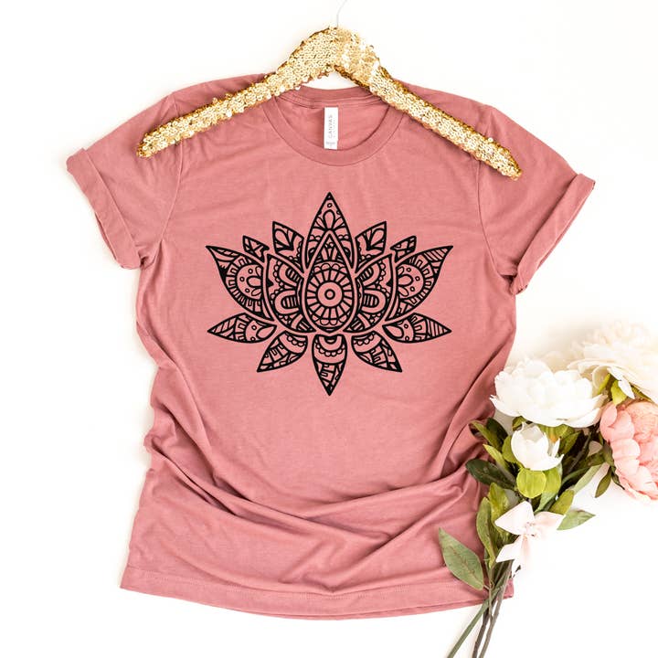 T-shirt Mandala Lotus - Bella Canvas pour la vente par Printliss