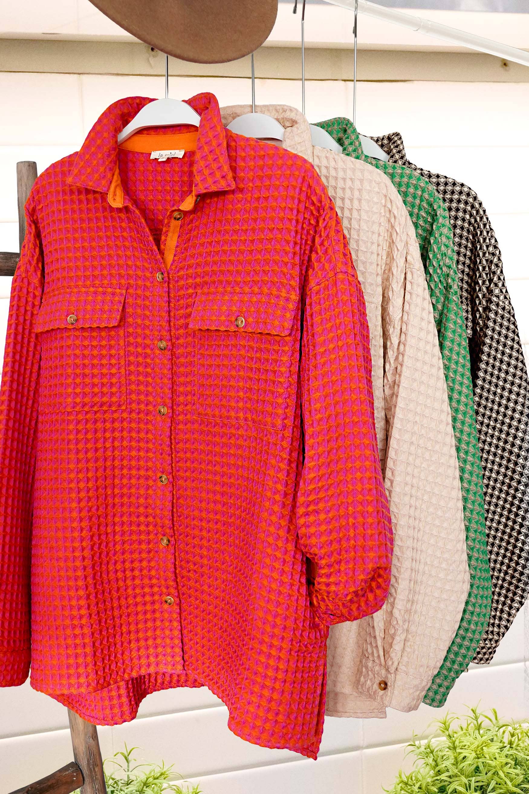 La Miel – Engroshandel Skjortejakke/shacket – til kvinder – La Miel unik waffeltekstureret oversized skjortejakke med knapper35