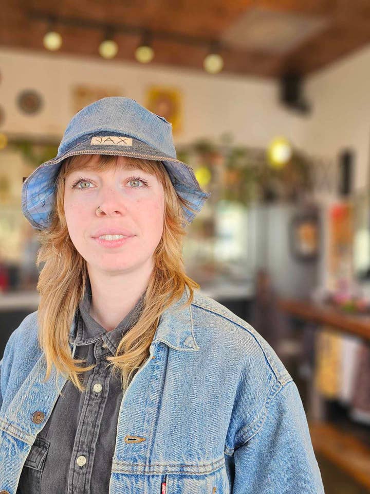 Seau en denim recyclé fabriqué à partir de jeans pour la vente par Jax Upcycled