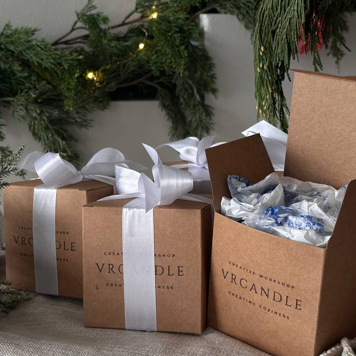 VR.candle - Wholesale Novelty Candle - Elegant toile Candle | Vintage Style Christmas Candles9