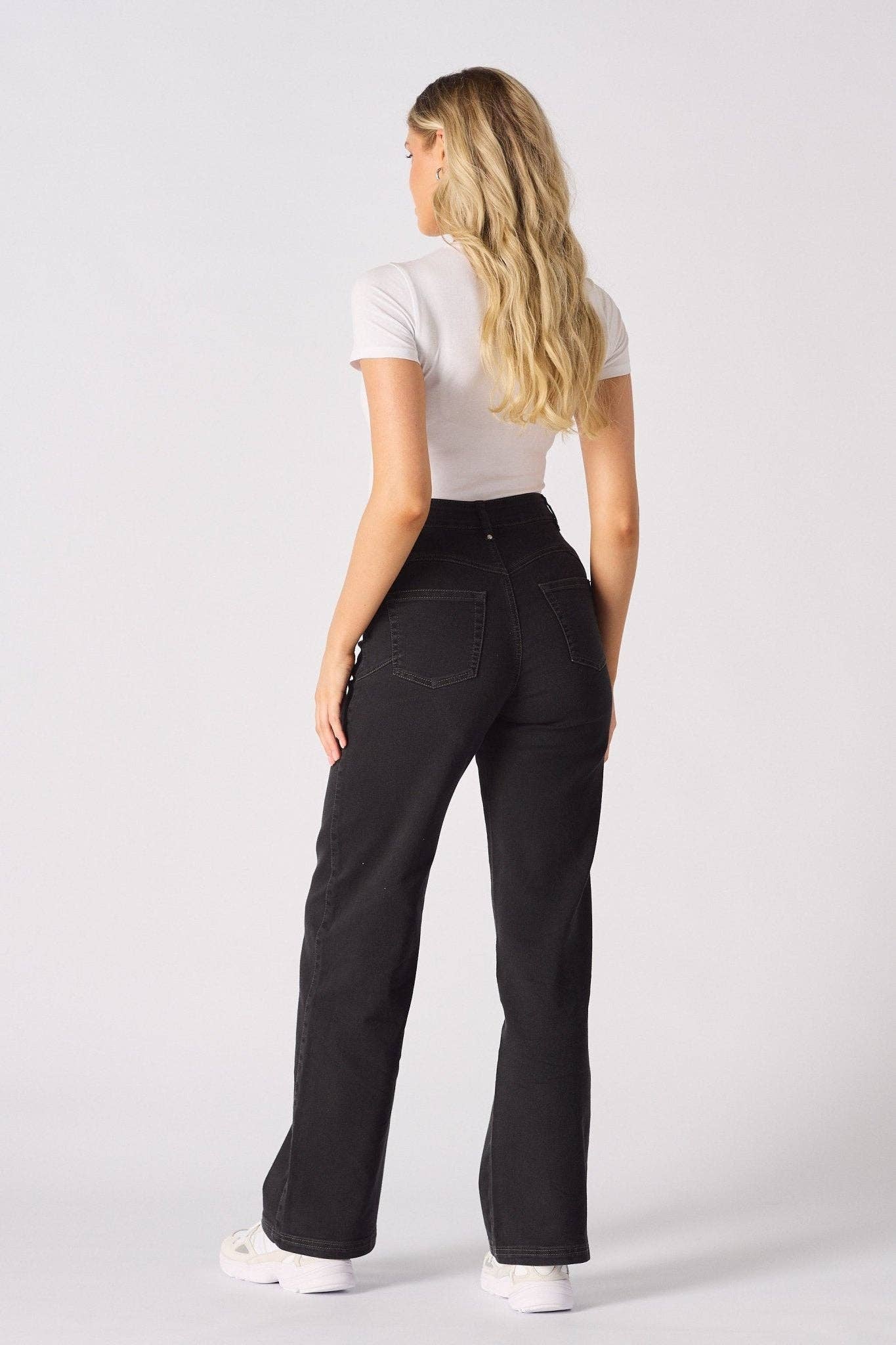 JMOJO UK Limited - Vendita all'ingrosso Jeans - Donna - Jeans a gamba larga scolpiti a vita alta ELYSI - Lavaggio nero6