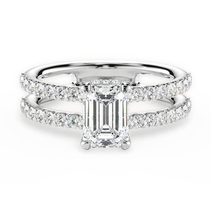 Bague de fiançailles en diamant à double rangée de forme émeraude pour la vente par Caratina