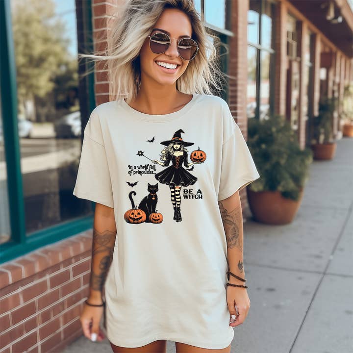 Dans un monde plein de princesses, sois une sorcière - T-shirt unisexe pour la vente par Hadleigh Bean Designs