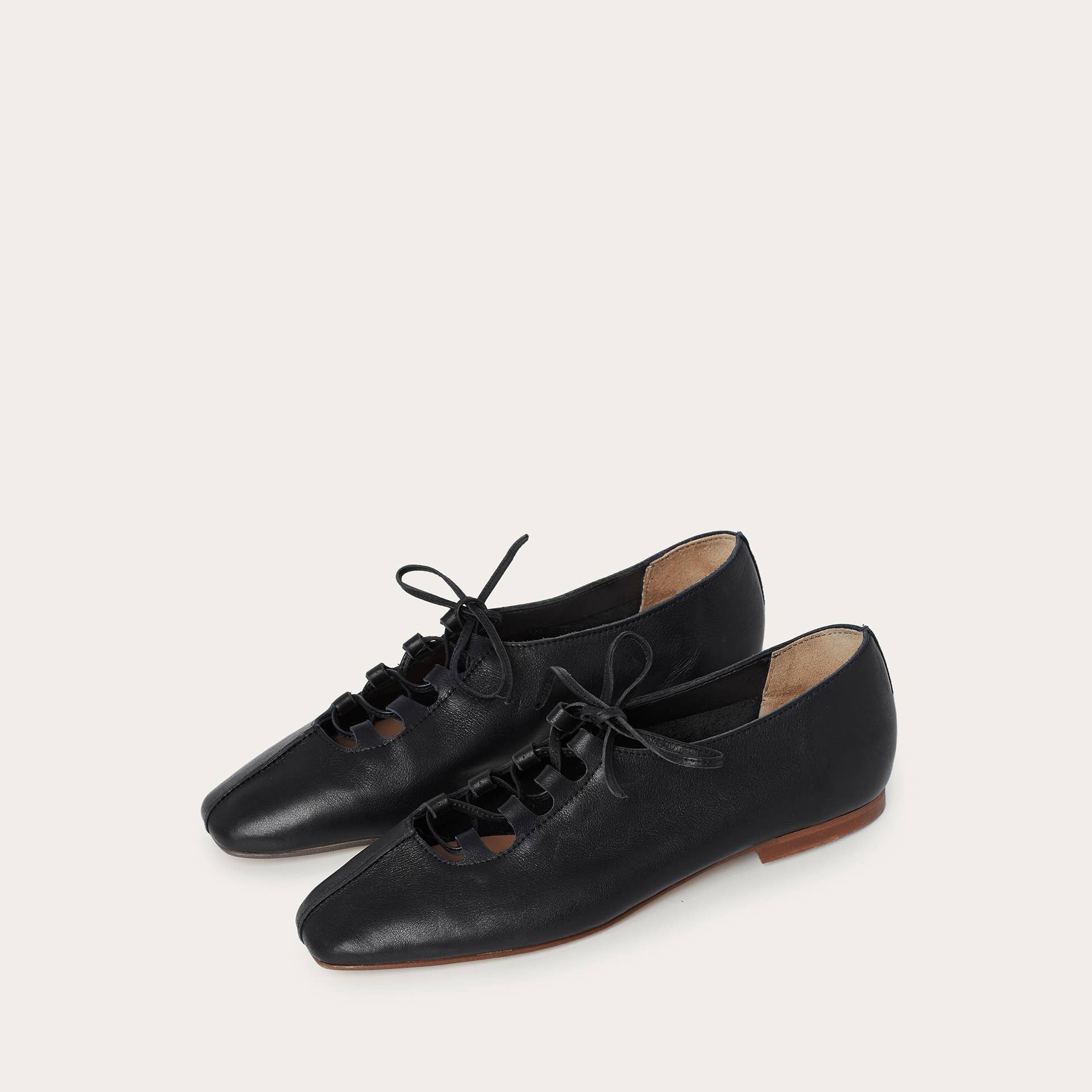 Roma Ballerina, black for wholesale on Faire8