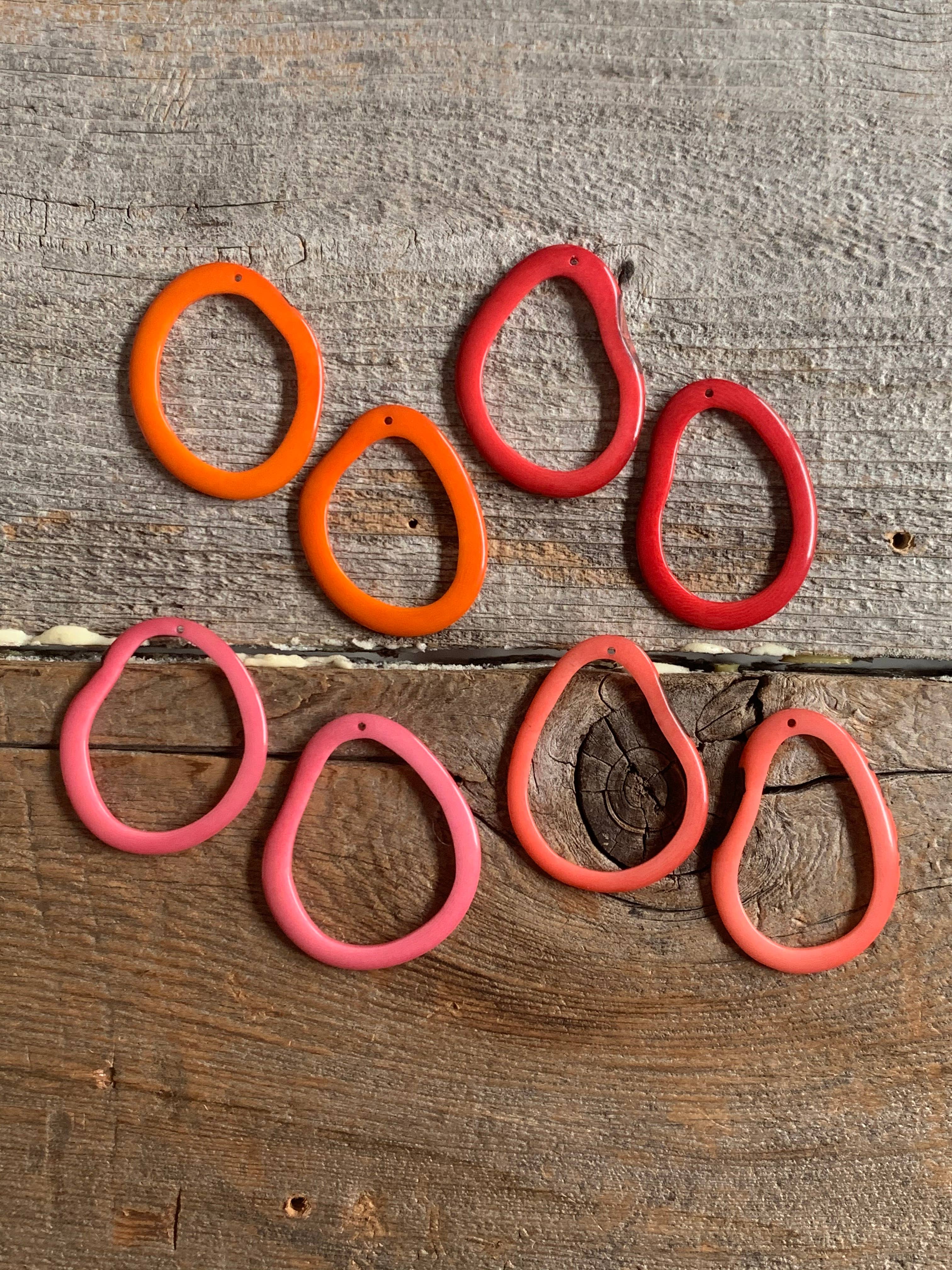 Veronica Riley Martens - Wholesale Hangende/ronde oorbellen - Dunne Donut Tagua bengelen oorbellen0