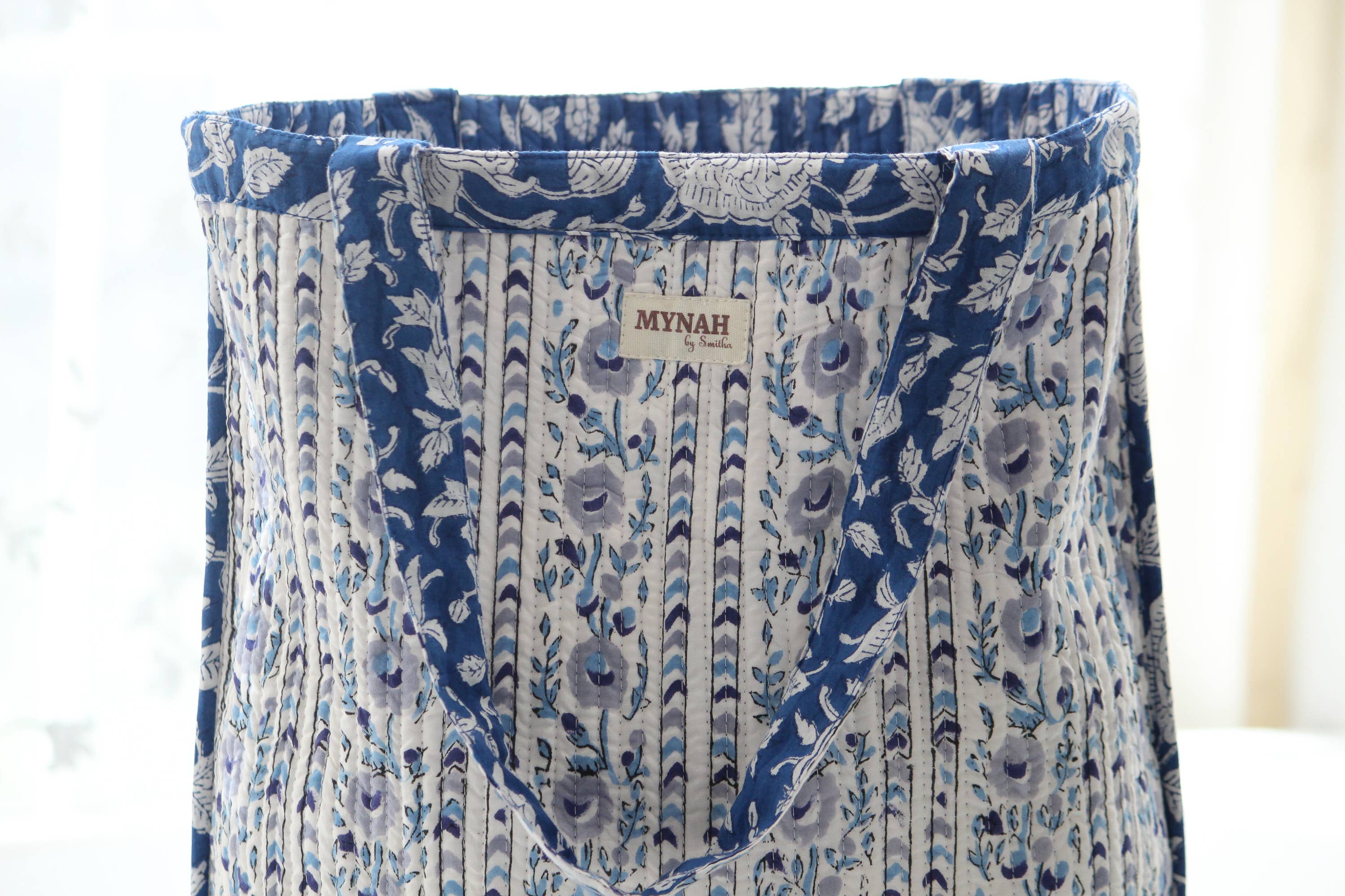 MYNAHbySmitha - Wholesale Draagtas - Dames - Omkeerbare draagtas met porseleinen bloemenprint-Kleine laptoptas4