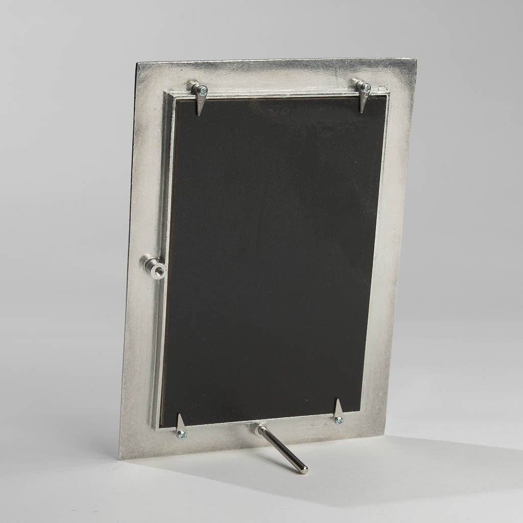 Lancaster and Gibbings - Vente Cadres photos - Cadre photo en étain coulé à la main avec décor de petits cœurs2