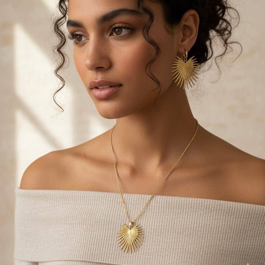 OE! - Wholesale Pendant/Charm Necklace - SACRED BLOOM - Sacred heart necklace in 18-carat gold-plated steel3