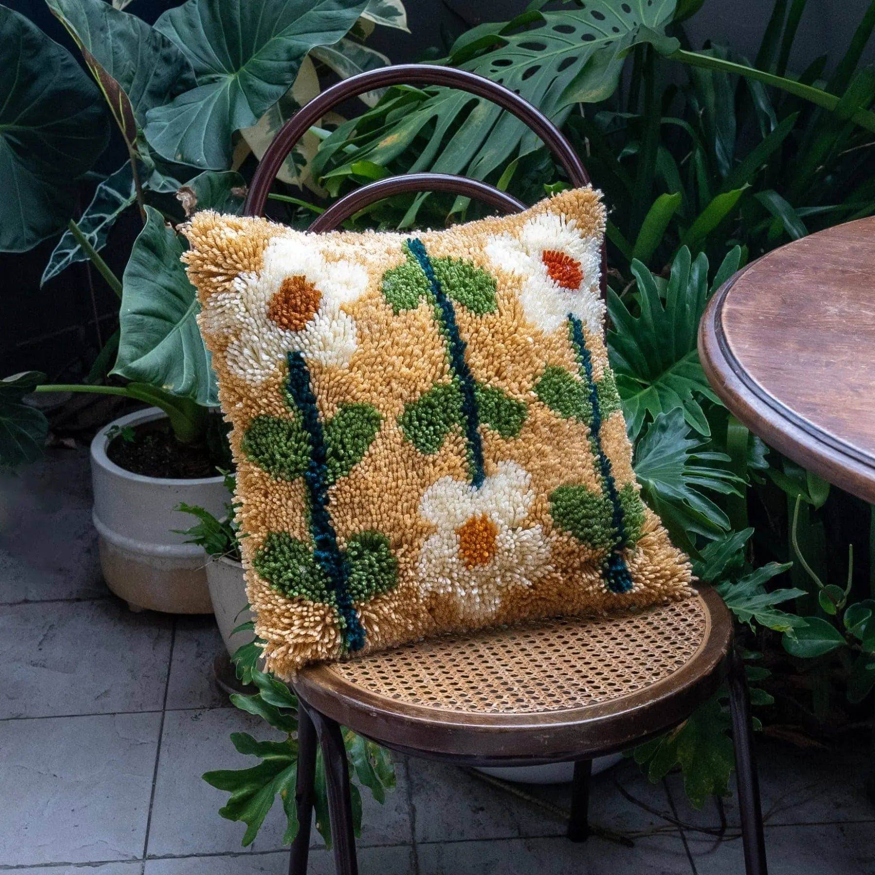 Craft Club - Wholesale DIY Craft Kit - EARTHY PICK OF THE BUNCH - Latch Hook Cushion Kit4