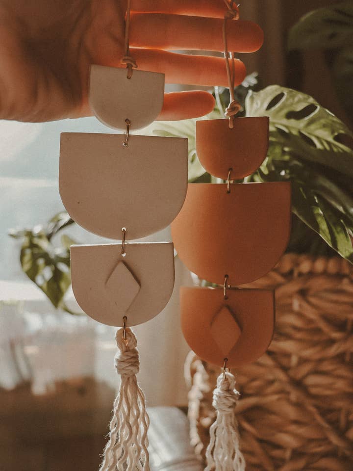 Archi rovesciati da parete in terracotta e pietra per la vendita all'ingrosso da parte di Rooted Reverie