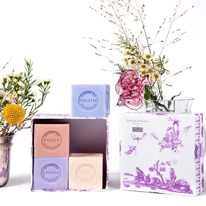 Conjunto de 4 sabonetes Toile de Jouy: lavanda, violeta, figo e rosa por atacado de Senteurs De France