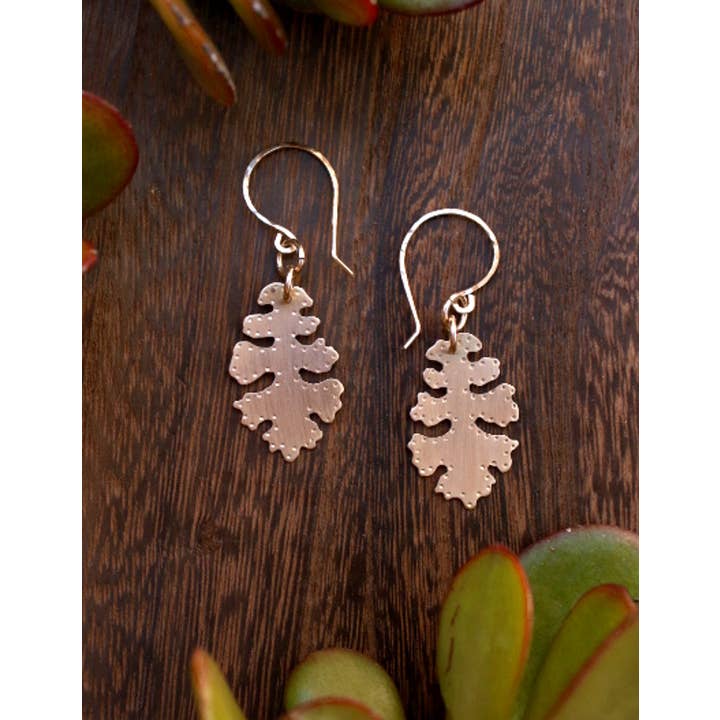 Kleine Ohrringe aus Messing und Eiche für den Großhandel von K Elizabeth Jewelry