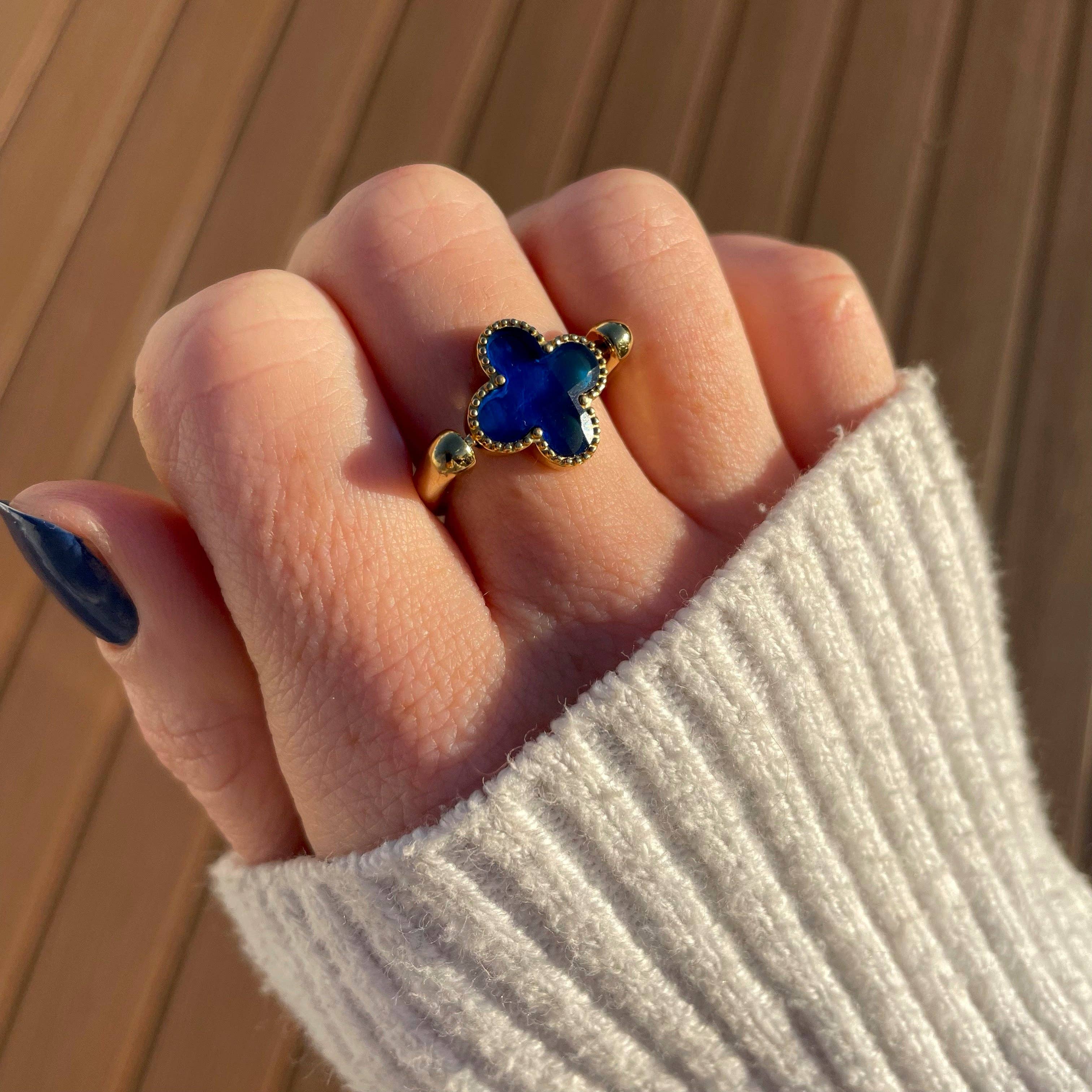 CONQUERing - Vendita all'ingrosso Anelli cocktail/statement - Elemento Quatrefoil di Zaffiro Simulato3