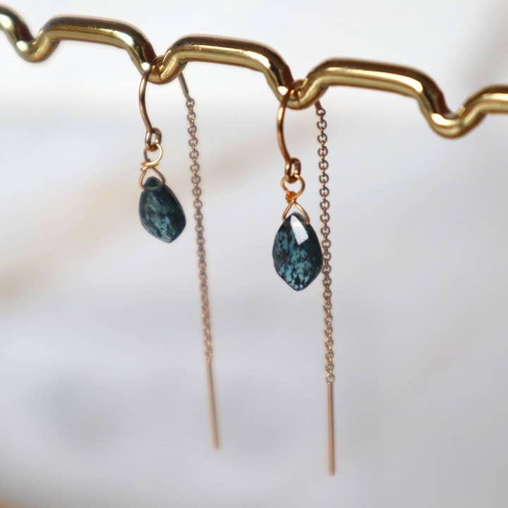 Threader-örhängen med kyanit i blått från Staplez Jewelry för wholesale av Staplez Jewelry