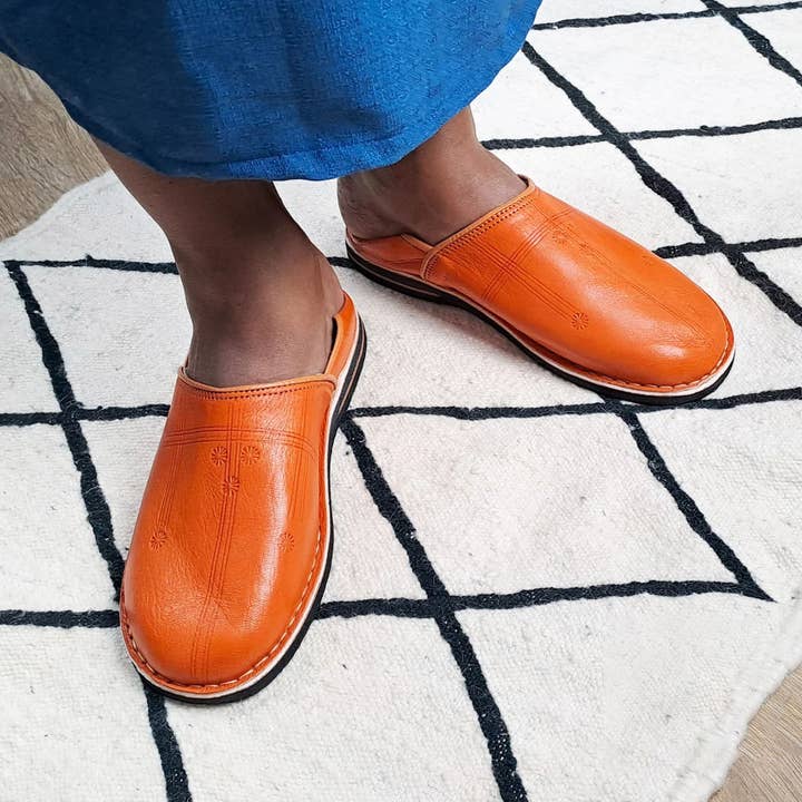 Babouche-Pantoffeln im marokkanischen Berber-Stil, orange für den Großhandel von Pathiya