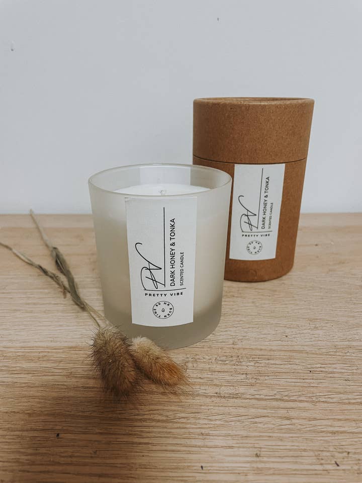 Bougie parfumée de luxe - Dark Honey & Tonka pour la vente par Pretty Vibe