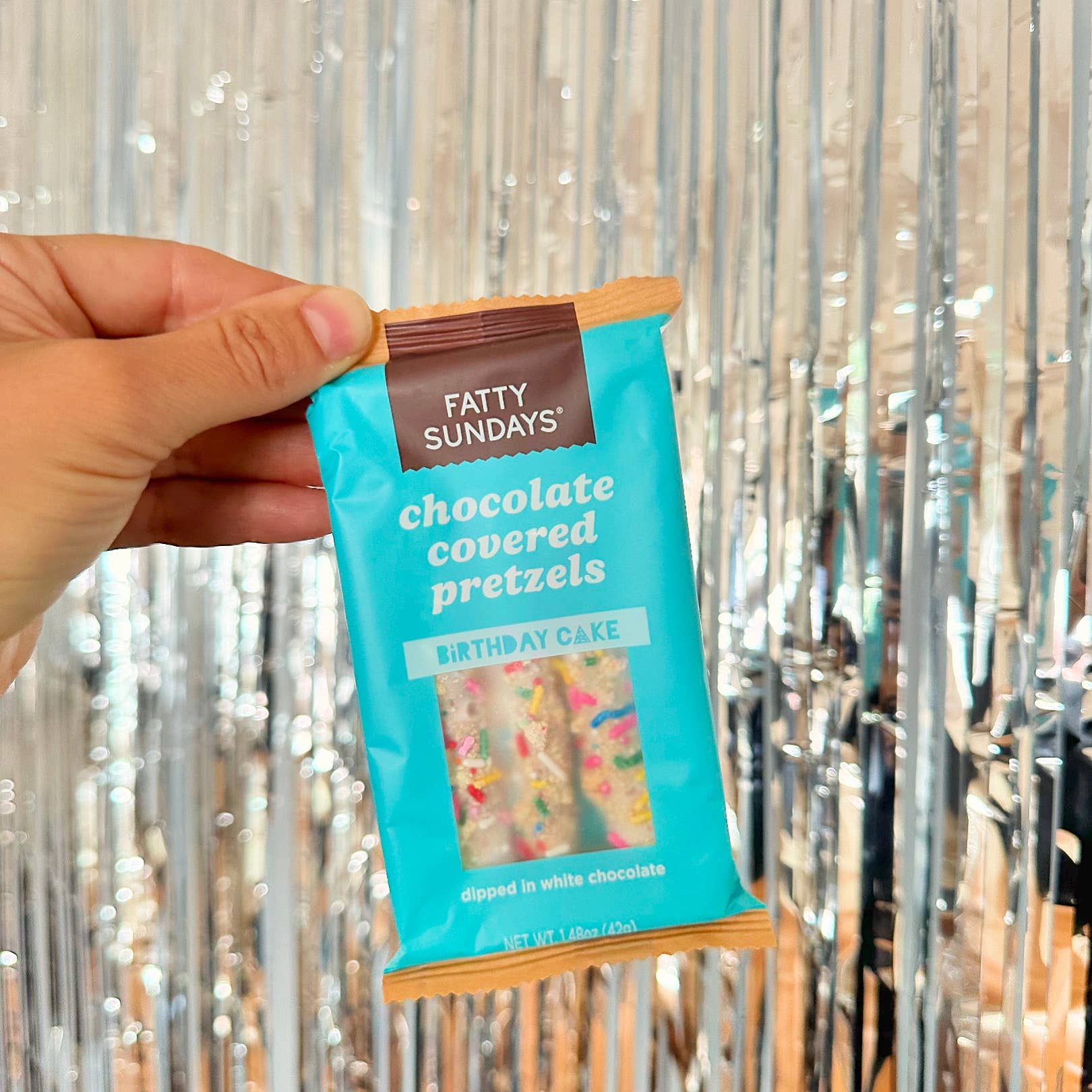 Fatty Sundays - Vente Friandises enrobées de chocolat - Pack de snacks de bretzels enrobés de chocolat saveur gâteau d'anniversaire (lot de 3)2