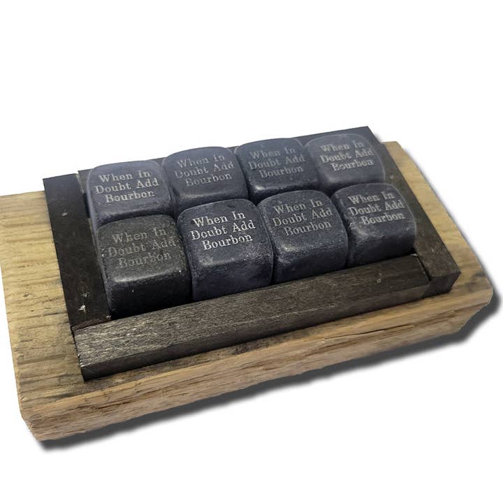 En cas de doute, ajoutez un ensemble de pierres à whisky bourbon et de douelles. pour la vente par Layne Wilson