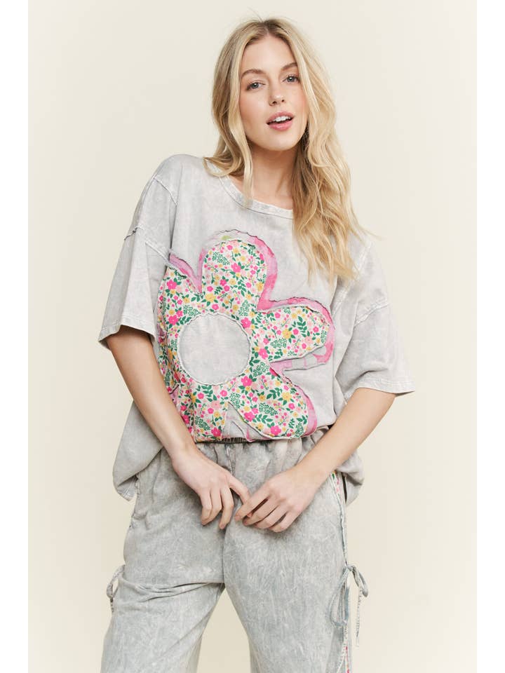 J.Her - Wholesale T-Shirt - Women's - Mineral Washed Floral Flower Patched Tshirt HT6369