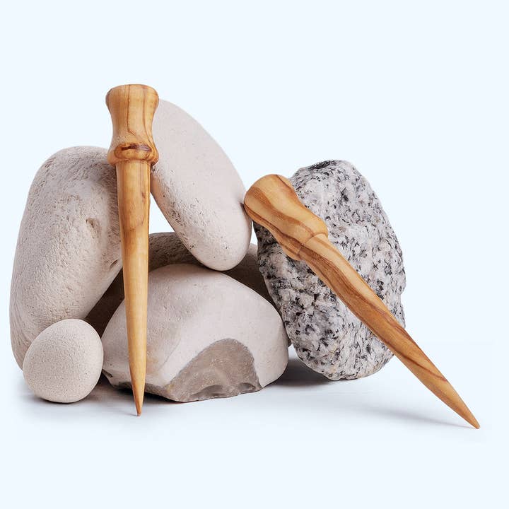 APPLICATEUR D'HUILE & PICK D'OLIVE | Bois d'olivier sculpté à la main ~2.5" pour la vente par Katari Beauty