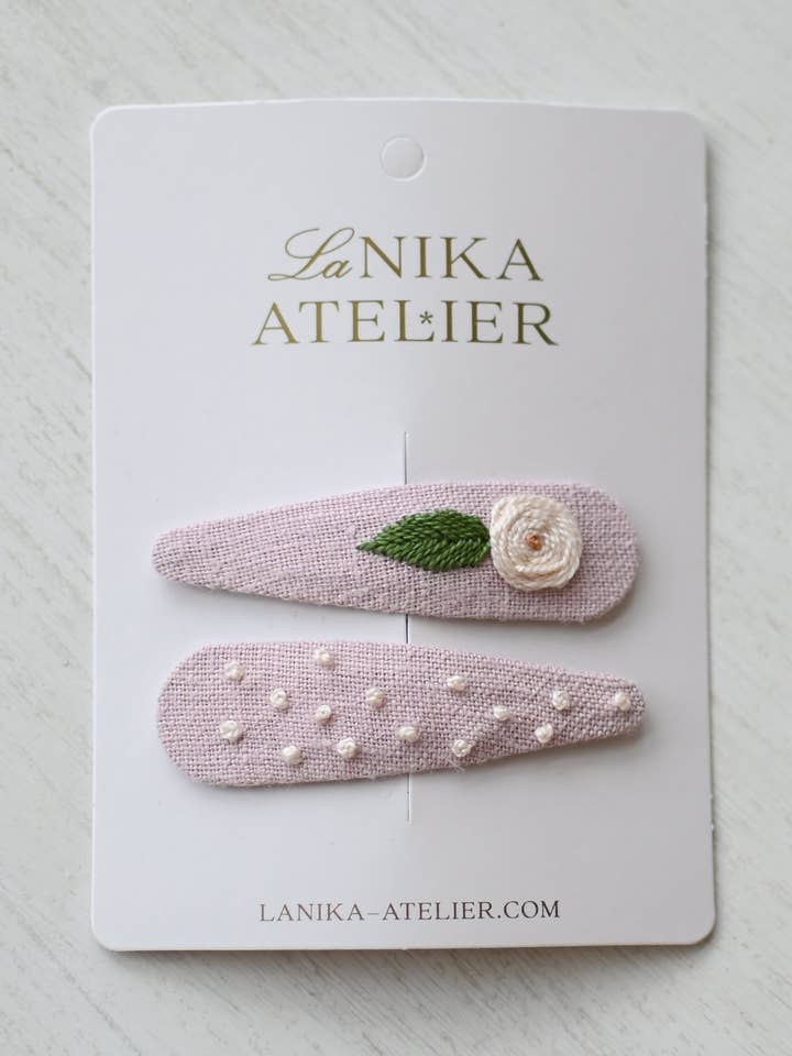 Haarspeldjes rozenblad + stippen voor wholesale door Lanika Atelier, Nika Korošec s.p.