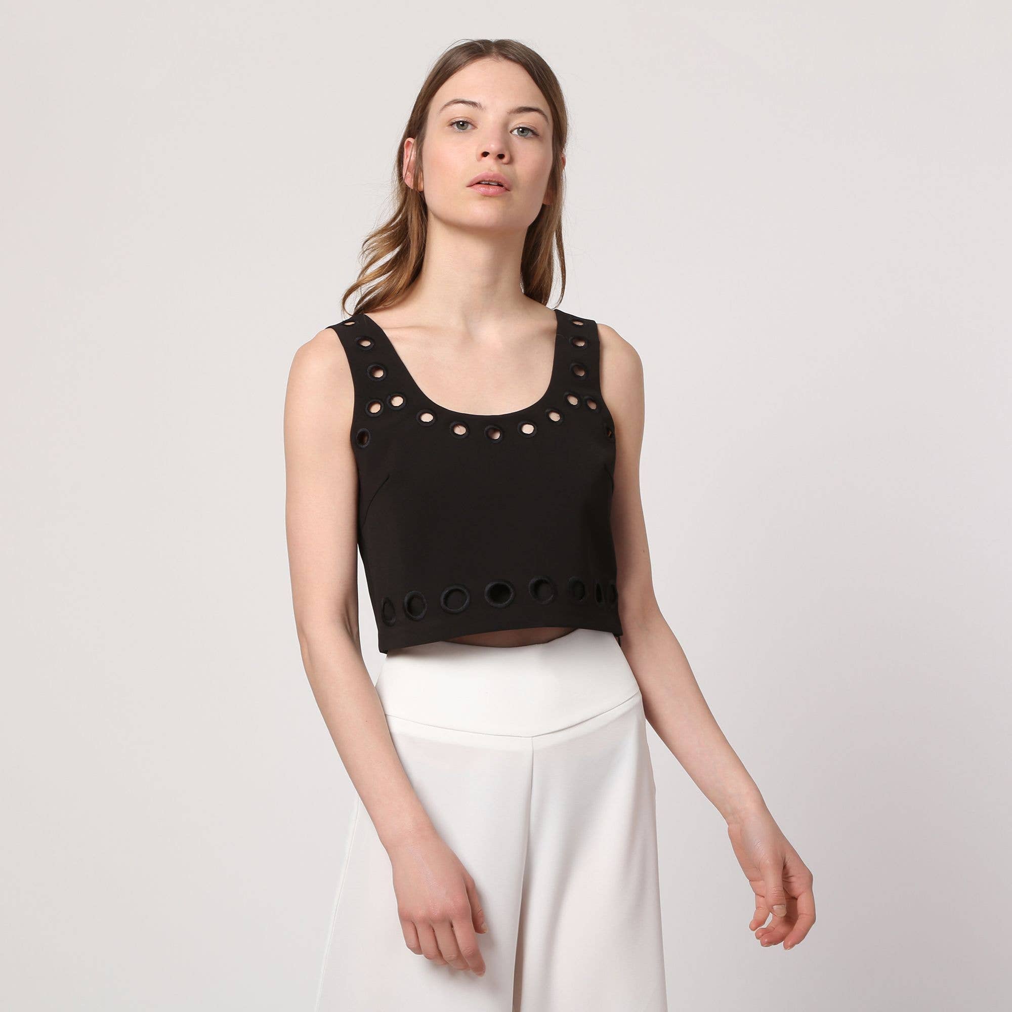 BanBat – Blusa - Mulher por atacado – Topo com círculos cortados - Ref: 71970