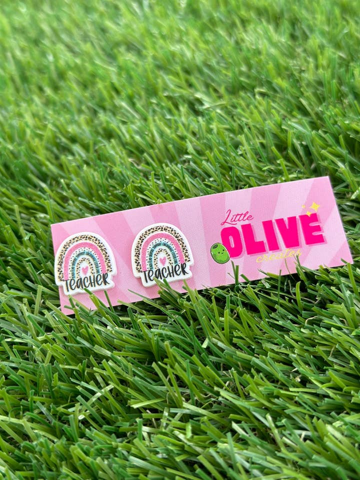 Teach Love Inspire Teacher Statement Ohrstecker für den Großhandel von Little Olive Creates